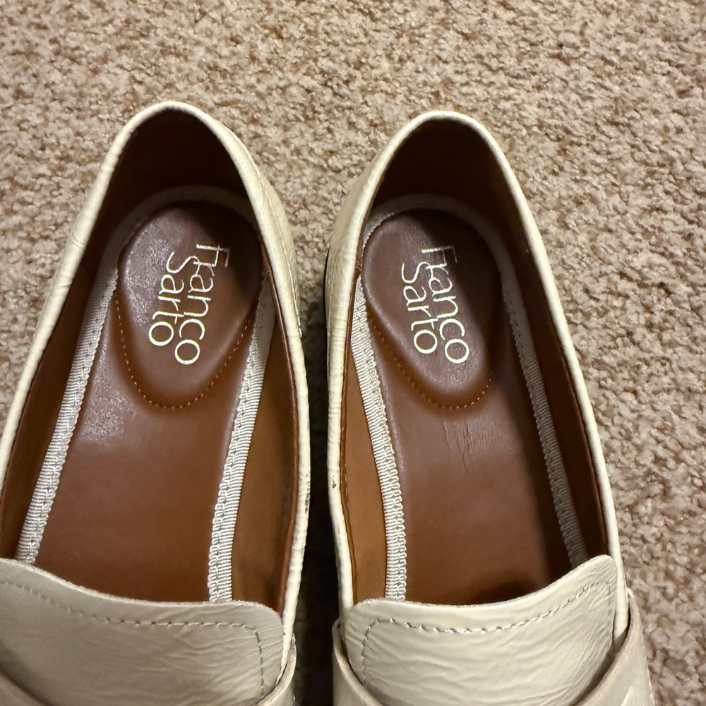 Franco Sarto Cream Loafers with Black Soles - Picture 3 of 7